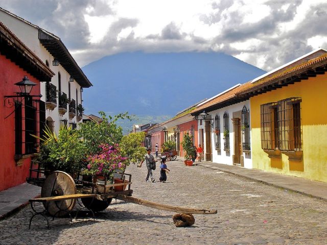 مهرجان Quema del Diablo  في غواتيمالا، طريقة طريفة لتنظيف المنزل