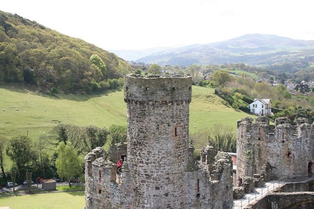 مهرجان «أركض سانتا» Santarun في نيو تاون في ويلز البريطانية