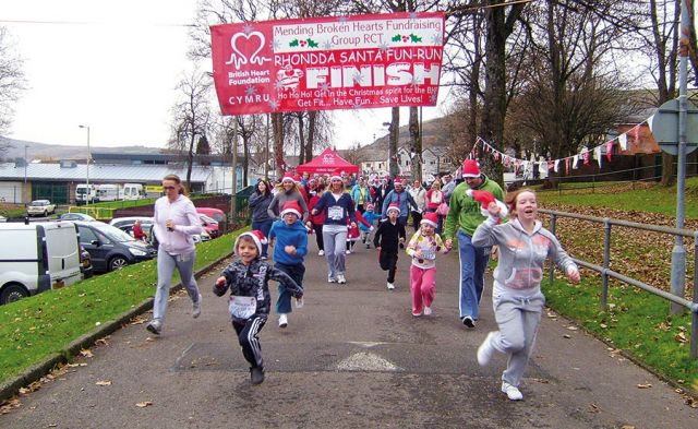 مهرجان «أركض سانتا» Santarun في نيو تاون في ويلز البريطانية