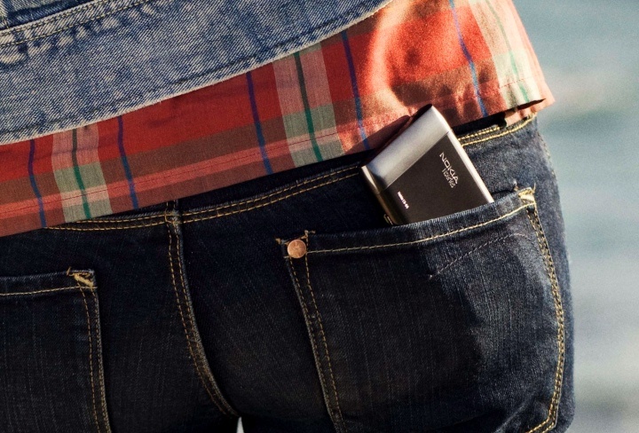 دراسة - إحذر وضع هاتفك الذكي في جيب البنطال.. بخاصة الخلفي!