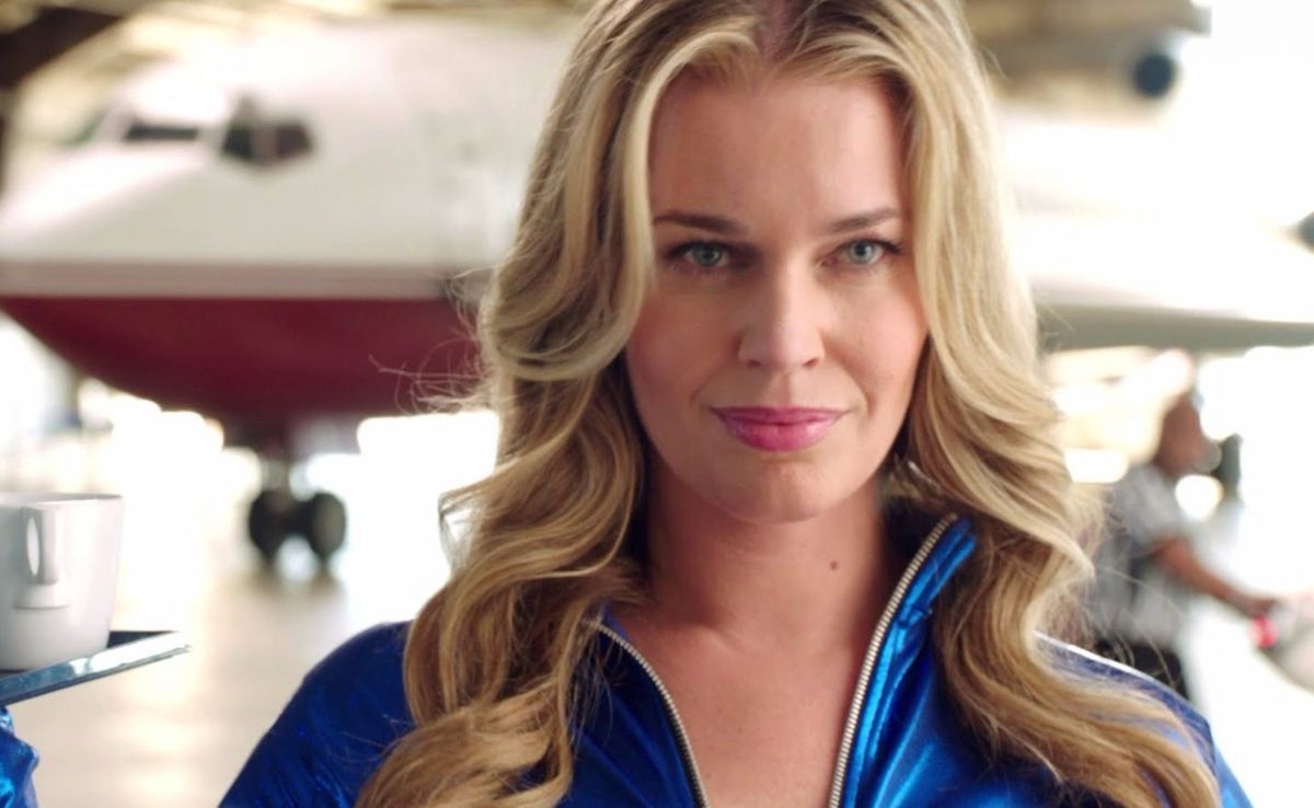 قائد الطائرة يطلب الشرطة بسبب لاعب كرة قدم مصري ومضيفة... إليكم التفاصيل