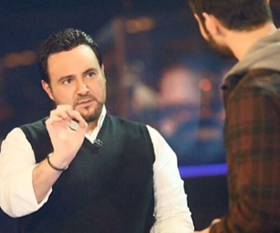 يالصور - عاصي الحلاني يحرج ايميه على المسرح.. ويلتقط 