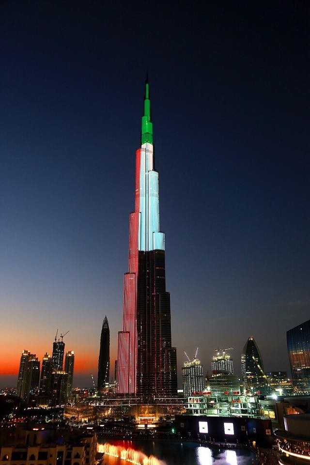 بالصور- ألوان الإمارات وقطر والبحرين تضيء برج خليفة