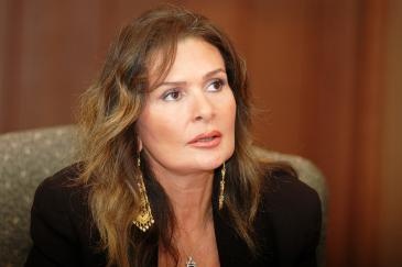 يسرا حزينة بسبب رحيل خالتها