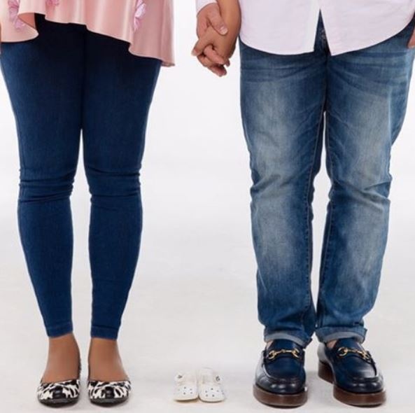 بالصور - مهيرة عبد العزيز تنجب طفلتها الأولى.. وهكذا هنأتها لجين وأسيل عمران