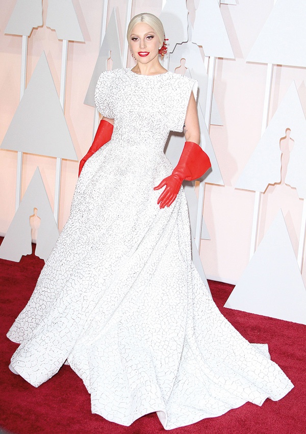 أسوأ فستان كبير لايدي غاغا