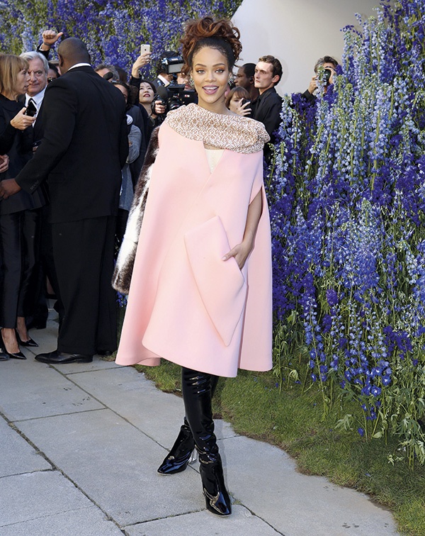 أفضل إطلالة دافئة ريهانا