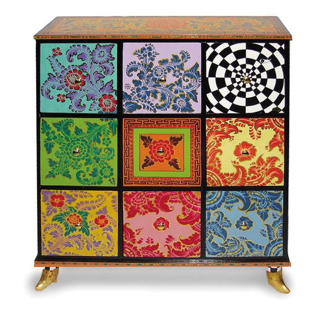 عنصر أثاث مبتكر بطابع حرفي ملون