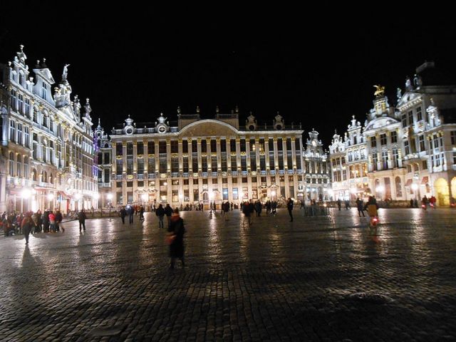 بروكسل عاصمة بلجيكا والاحتفال الذي يكاد لا ينتهي