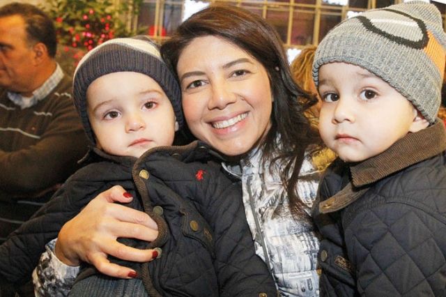 مي شاتيلا أبو ضاهر وولداها وليد ووسيم
