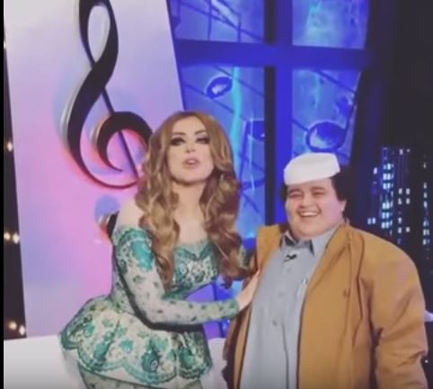 بالفيديو - مراهق يحرج حليمة بولند ويطلب منها الزواج!