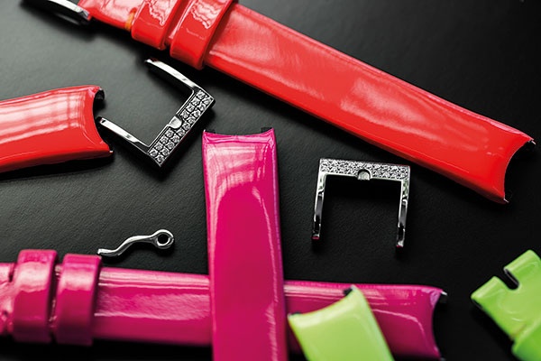 La Mini D 
De Dior Color بالألوان النابضة