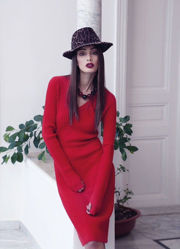 فستان من النسيج المحبوك من ALAIA.
