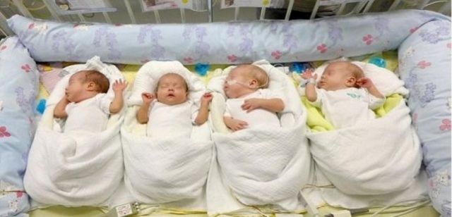 حالة نادرة - إمرأة تنجب اثنين من التوائم المتطابقة