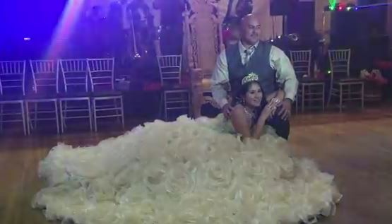 فيديو طريف لرقصة تجمع عروس بوالدها.. شاهدوا ماذا فعل!