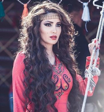 نسرين طافش تنشر فيديوهات عفوية مع طفلة .. شاهدوا ماذا قالت!؟