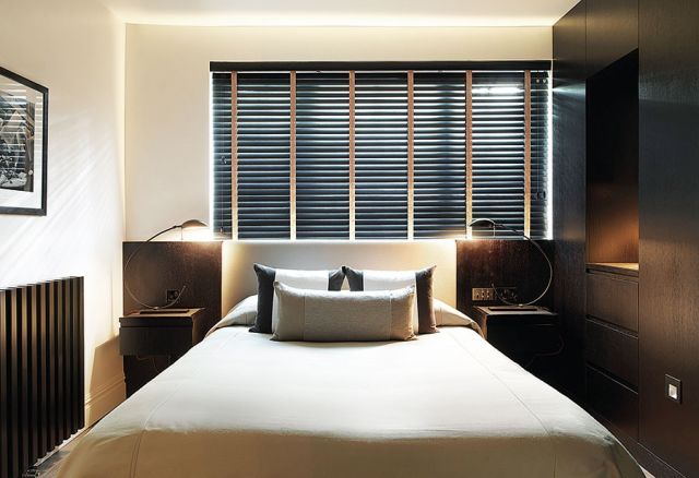 غرفة نوم تفيض رونقاً وأناقةً