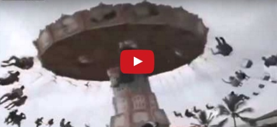 بالفيديو - انقطعت سلسلة آلة الملاهي الضخمة فطارت الطفلة!