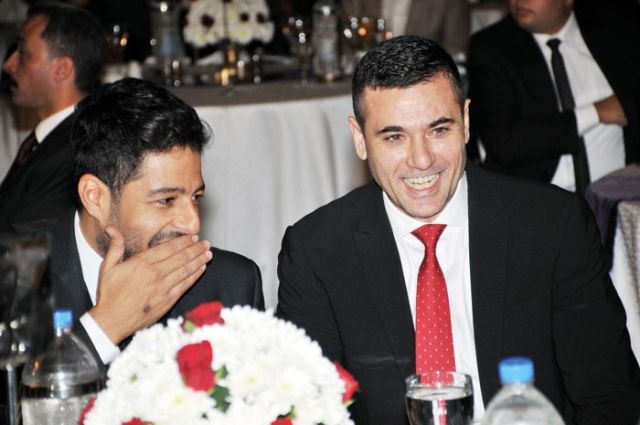 عز وحماقي خلال الحفل