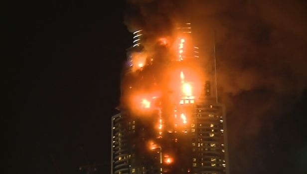 بالفيديو - التفاصيل الكاملة لحريق فندق في دبي.. وما كان مصير احتفالات رأس السنة؟