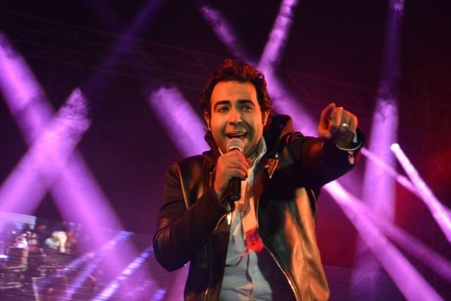 بالصور - محمد عدوية يشعل حفلة العام الجديد