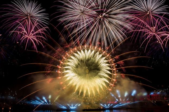 بالفيديو والصور – هكذا رحبت عواصم العالم بالسنة الجديدة.. عروض مدهشة