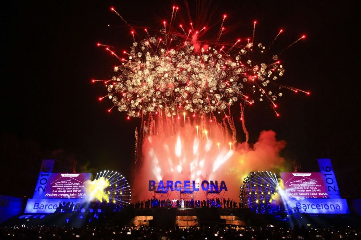 بالصورة- شاهدوا أول طفل وُلد في العام 2016... ما هي جنسيته؟