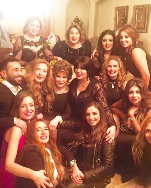 بالصور – بعد الخلاف الكبير- ماذا حصل عندما اجتمعت يسرا ورغدة في عيد ميلاد إلهام شاهين؟ وكم صار عمرها؟