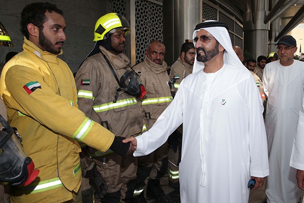 محمد بن راشد يشيد بشجاعة فرق الدفاع المدني في تعاملهم مع حريق فندق 