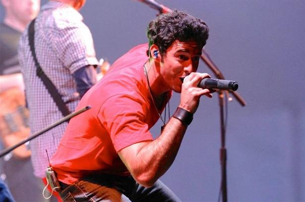 العثور على جثة مغنٍ بعد اختفائه في الغابة