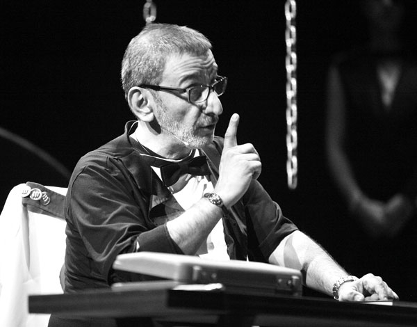 مسرحية 'مجنون يحكي' نُقطة لها موقع دون أبعاد