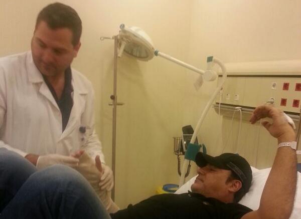 بعد كسر يده عاصي الحلاني يطمئن جمهوره