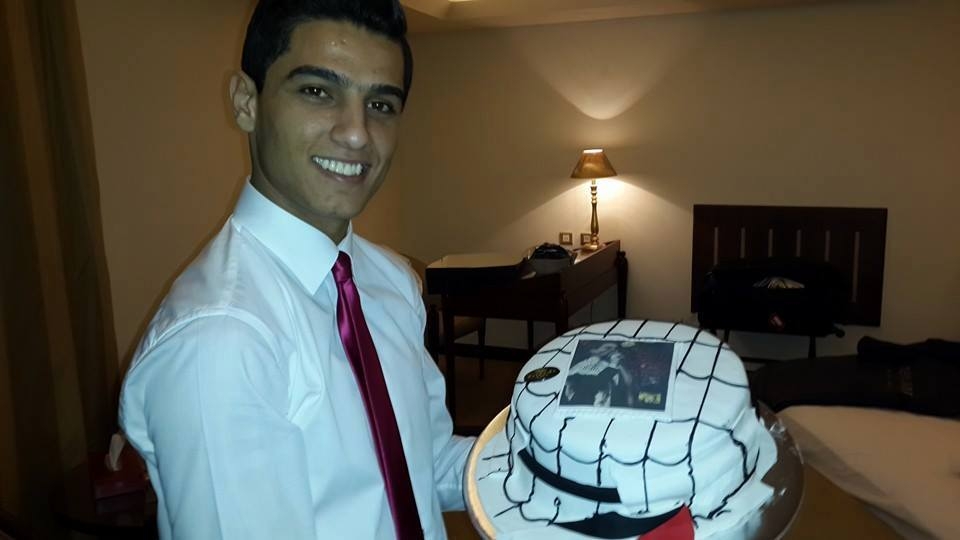 قالب حلوى على شكل الكوفية الفلسطينية هدية محمد عساف في العيد