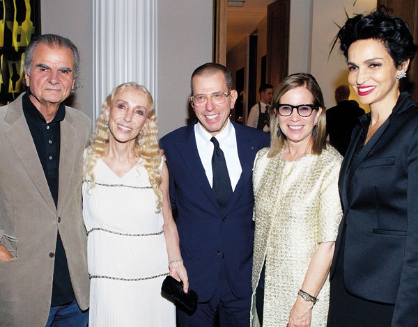 كارلا بروني وفوغ-باريس تكرّمان BVLGARI