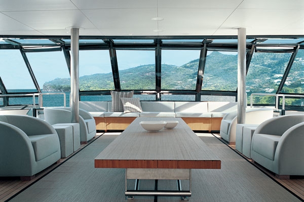 يخت جورجيو أرماني