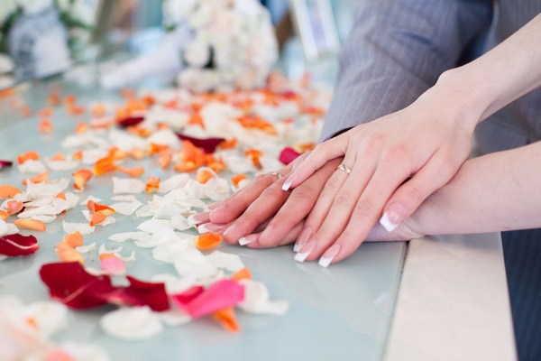 كيف تعبّر لزوجتك عن حبك لها؟