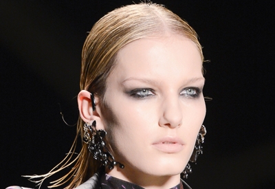 أقراط أم سوار للأذن؟