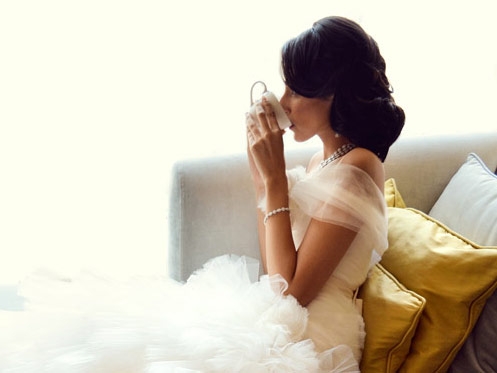 الإماراتية علياء راشد الشامسي تجسّد زفافها في معرض فني