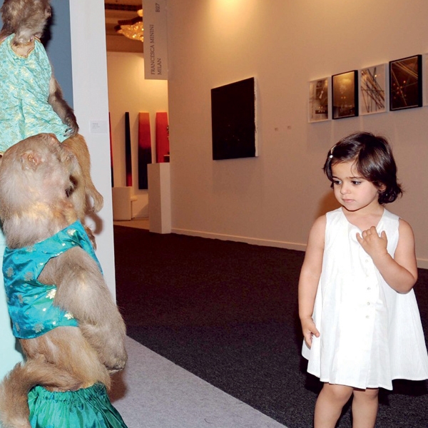 الشيخة منال بنت محمد تزور  معرض 'آرت دبي 2009'