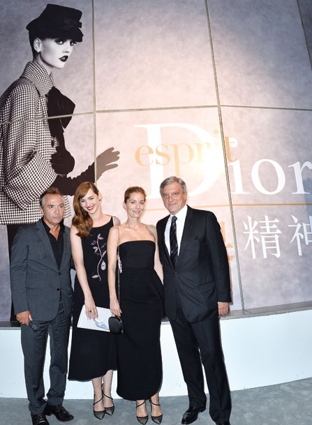 مدير عام عطور ديور كلود مارتينيز ولويز بورغوان ولوسي دو لا فاليز وسيدني توليدانو