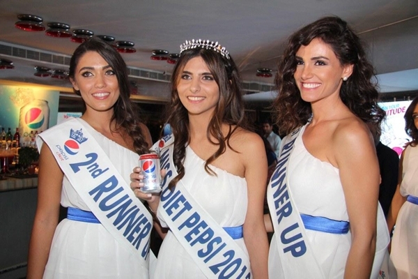 الملكة وواصيفتيها