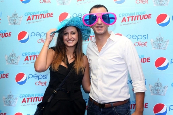 جو مكرزل و أنغريد أبو زيد