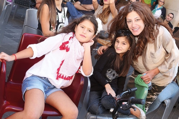 رنا بردا وابنتاها<br />