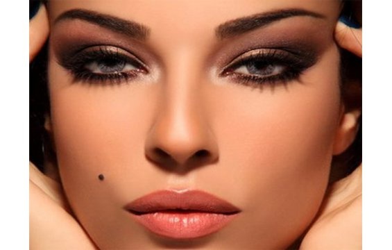 الشامة رمز الجاذبية والجمال ولكن إحذري!!