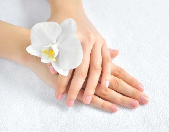 ليدين فائقتي النعومة والجمال، ما سر العسل؟