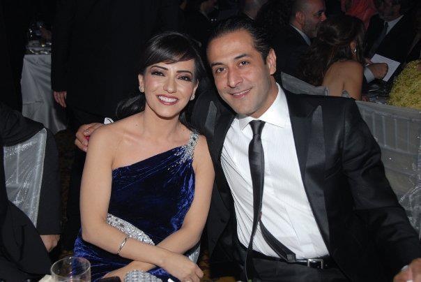 أمل عرفة تستبق الشائعات وتوضح سبب صورتها مع طليقها