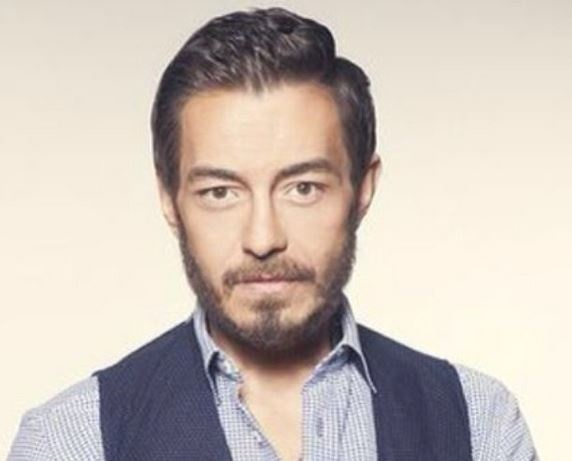 بالصورة - أحمد زاهر ينجو من الموت بعد تعرضه لحادث سير