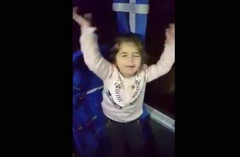 فيديو طريف لطفلة تقلد أم كلثوم بإنفعال