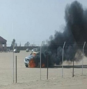 بالصورة - مواطن يحرق عامداً سيارته التي فاق ثمنها ربع المليون