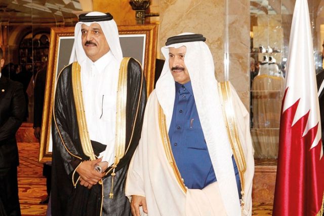 السفير السعودي علي عواض عسيري والسفير القطري علي بن حمد مبارك المري